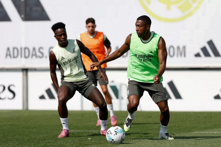 官方：皇马今日进行训练课，马斯坦托诺迎来加盟后首练