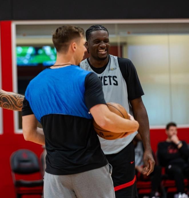 火箭替补席变脸！射手升任首发，中锋又被雪藏，2阵火力降至冰点